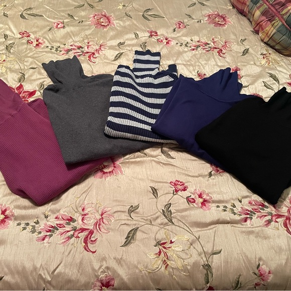 Winter Clear out!Set of 5 Assorted Turtlenecks - Picture 1 of 1